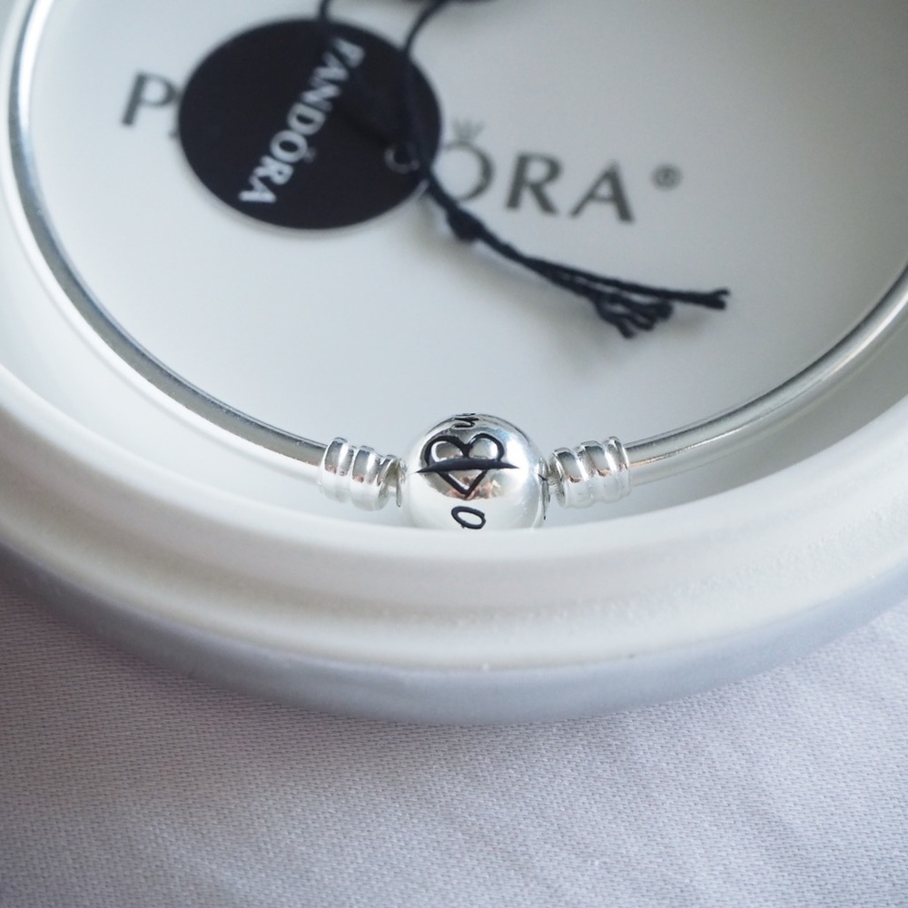 Pandora Moments One in a Million Clasp Bangle 598084